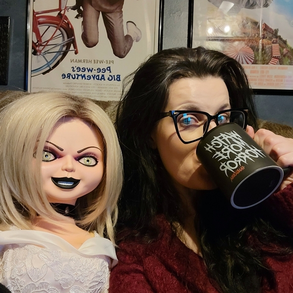 Meet your Posher, Living Dead Girl Nicole - Picture 14 of 15